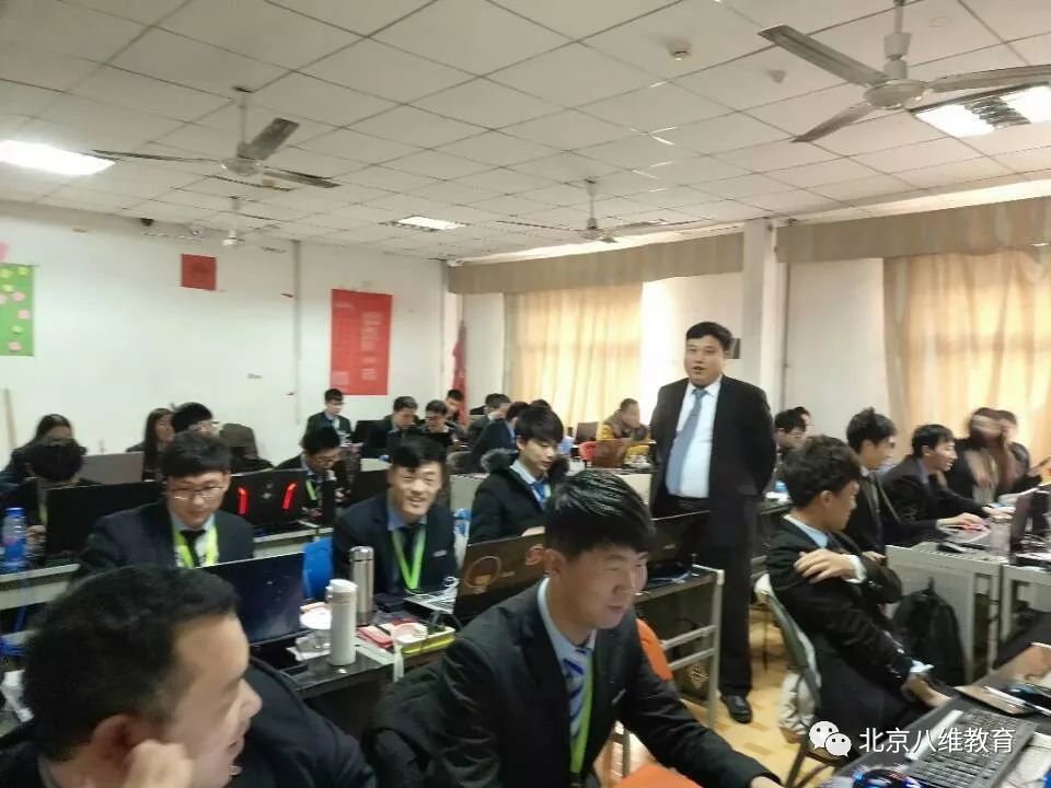 八维学院迈着时代步伐打造全面多元复合技术型人才