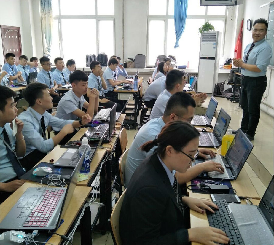 八维学校前沿IT技术培训强增进学子职场高端就业