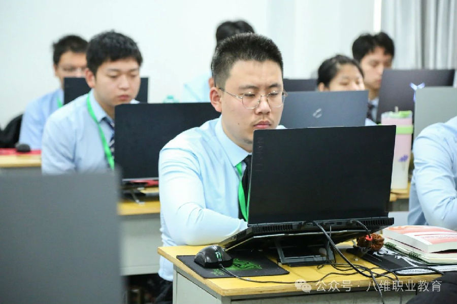 八维职业学校金三银四就业喜报来袭