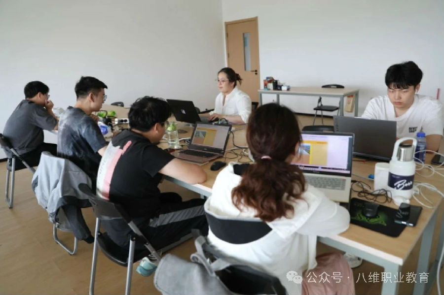 八维职业学校解锁新质生产力的教育密码引领未来职业发展