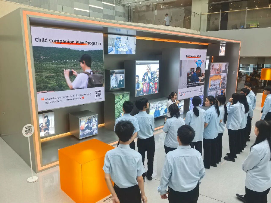 八维职业学校聚焦数字行业高收入岗位要求拔升学子们技能含“金”量