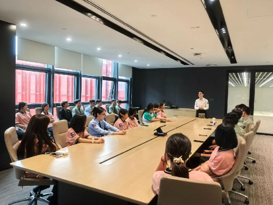 八维职业学校解码新兴职业新赛道打造未来智能时代的黄金职业跳板