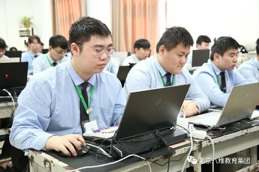 北京八维学校学子如何掌握决胜数字时代的核心知识