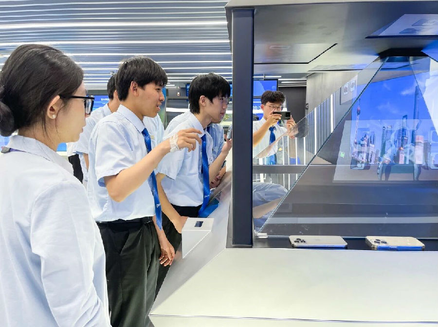 八维职业学校精准锚定未来5年黄金专业让孩子捧上技术金饭碗