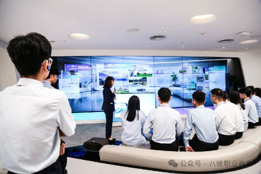 八维职业学校AI智能体训练营0元学计划助力抢占人工智能时代入场券