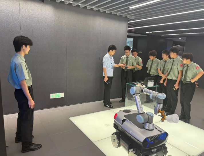 八维职业学校揭秘人工智能训练师如何成为00后最抢手职业