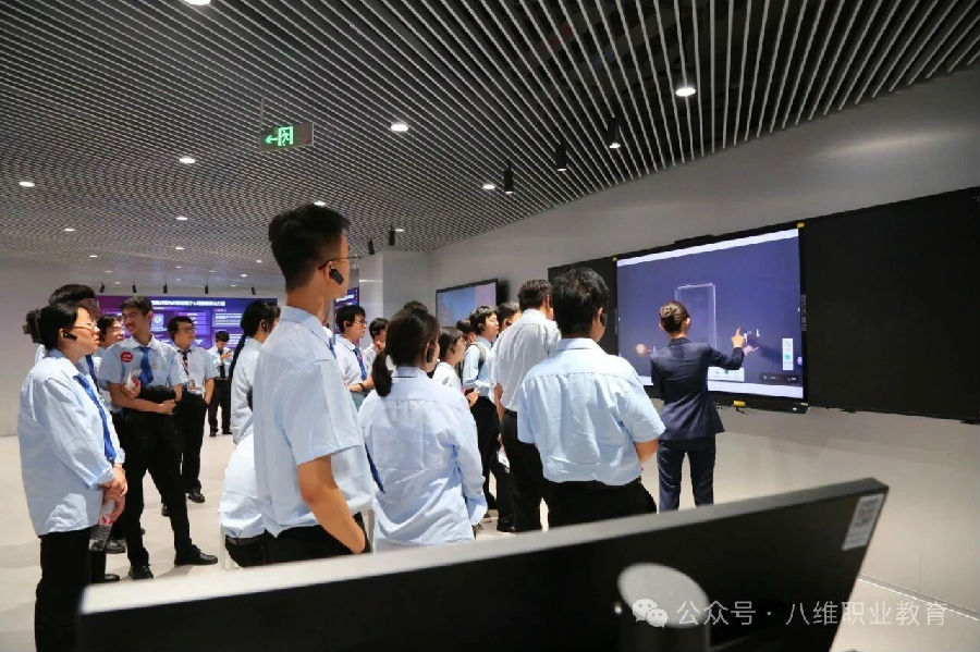 八维职业学校解锁未来职场数据密码成就职业梦想的黄金赛道