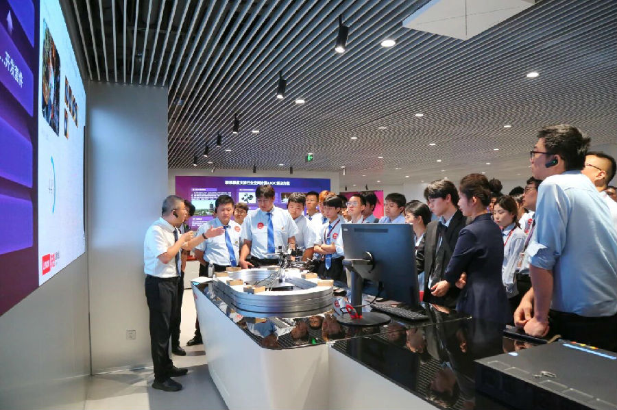 八维职业学校精准对接低空经济万亿风口为孩子解锁百万年薪黄金赛道
