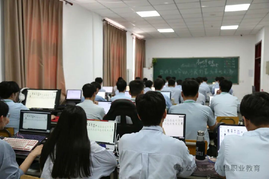 八维职业学校揭秘高薪就业背后的硬核密码助学子直通职场黄金赛道