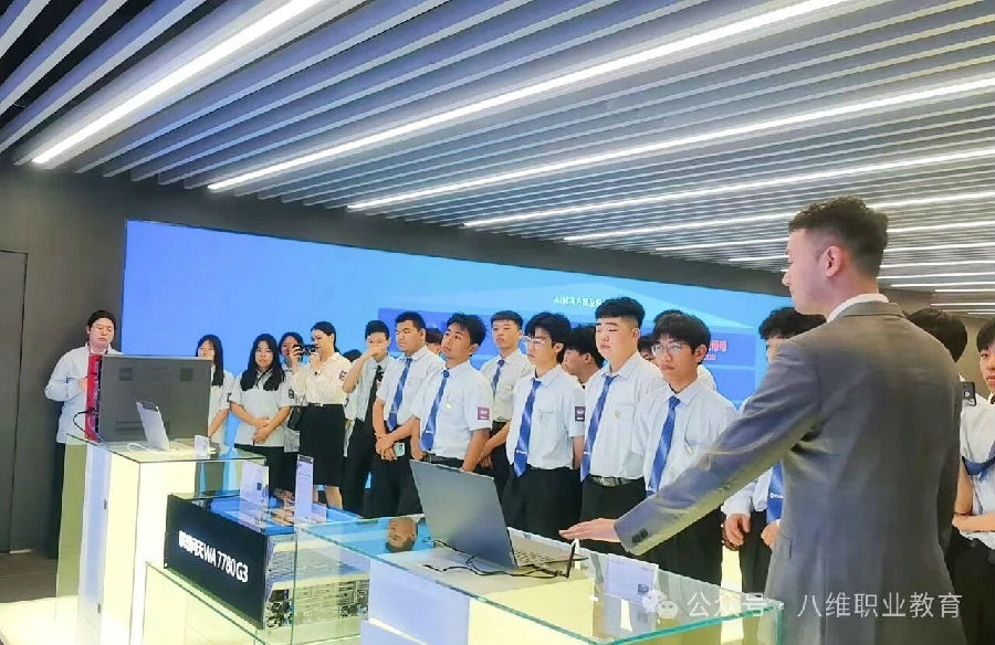 八维职业学校揭秘高薪就业背后的硬核密码助学子直通职场黄金赛道