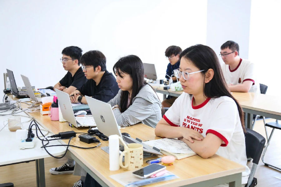 八维职业学校：大学生短期精英班，开启职场高速通道！