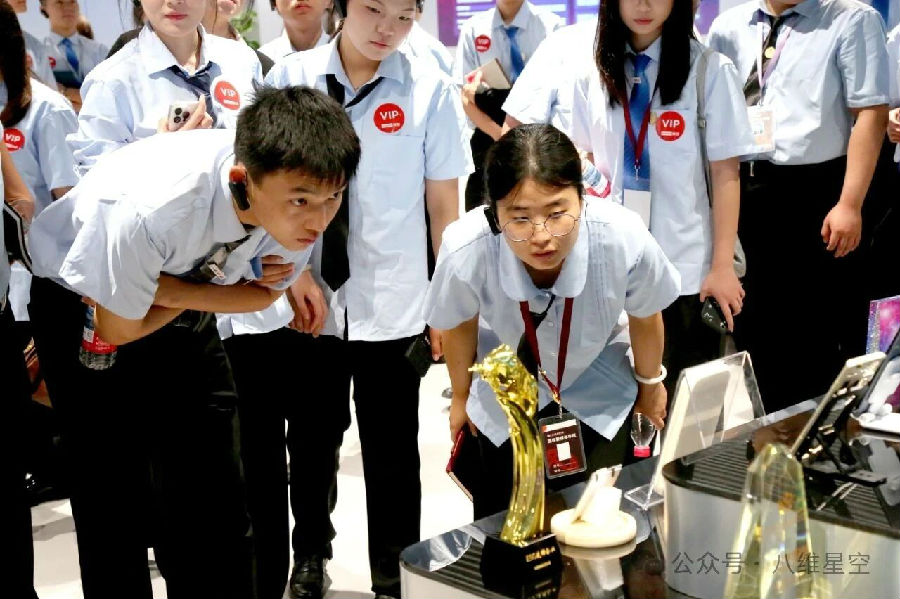 八维职业学校：乘风破浪数字化就业潮头，打造数字化时代职场新锐！