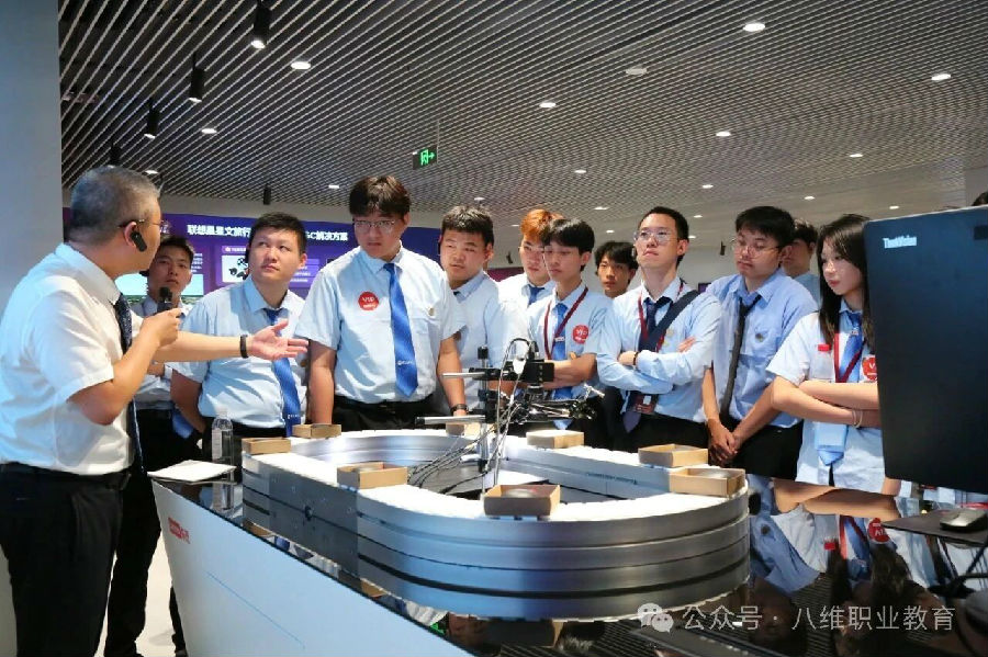 八维职业学校：解锁未来智能职场，开启人工智能时代的职业新纪元！