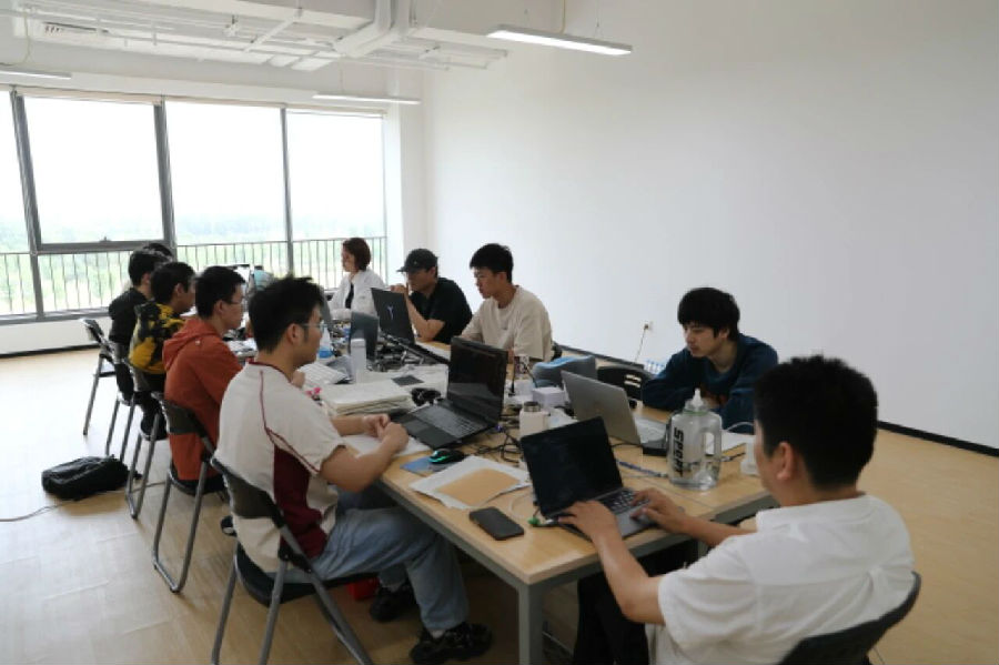 智能经济风口已至！八维职业学校精准对接市场紧缺人才，助你抢占优质就业新赛道