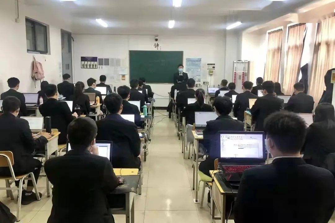 八维教育培训学校人工智能专业