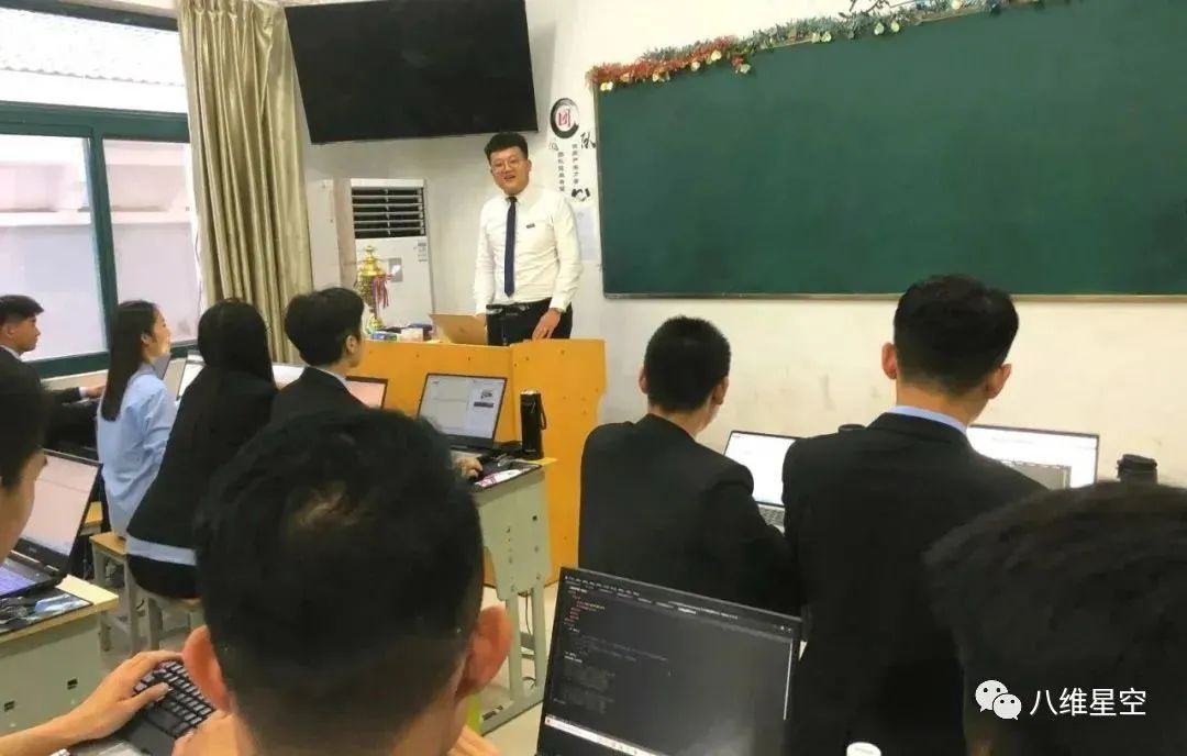 八维教育培训学校专注物联网打造高技能IT人才培养计划