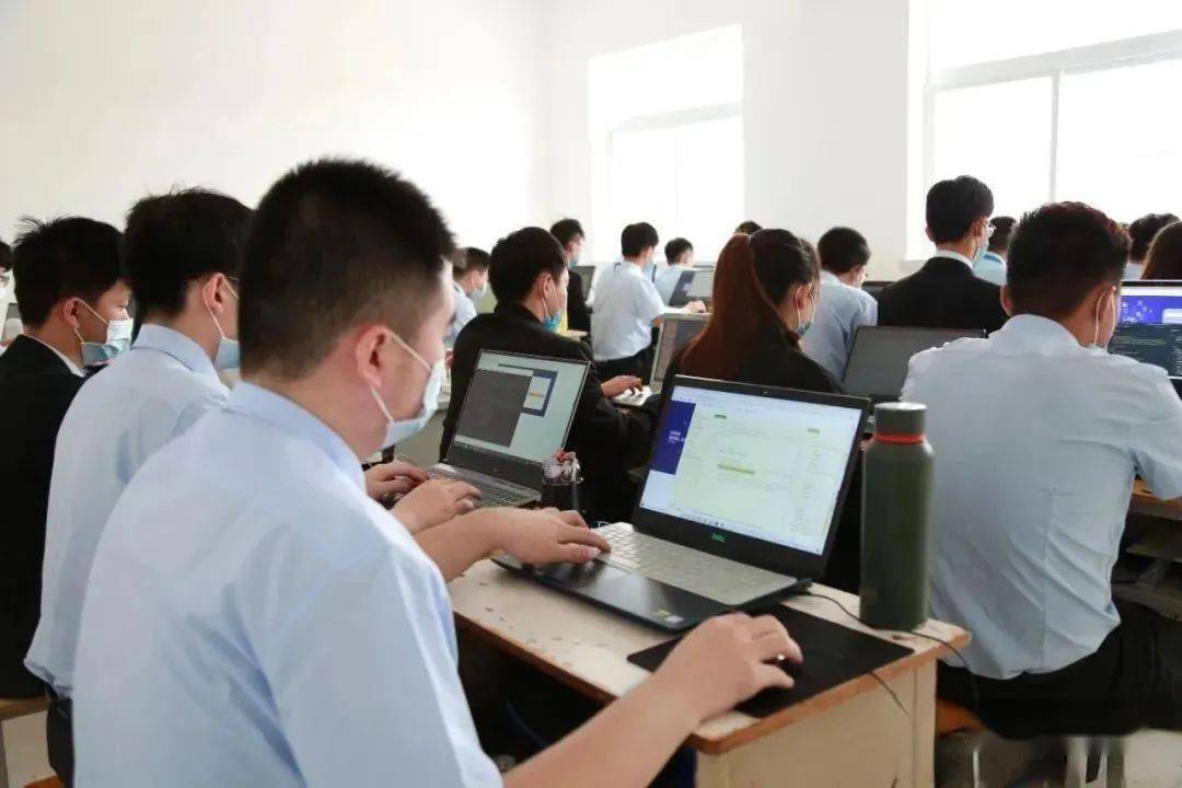 八维教育培训学校专注计算机思维能力提升培养高素质IT行业人才