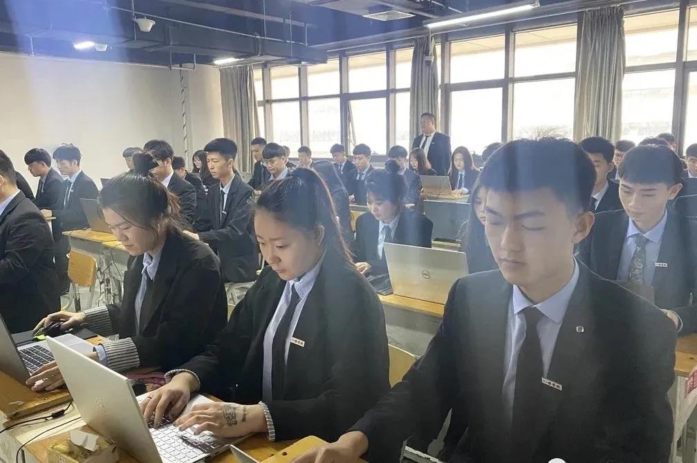 八维教育培训专注就业竞争力提升高质量就业 八维教育培训专注就业竞争力提升高质量就业