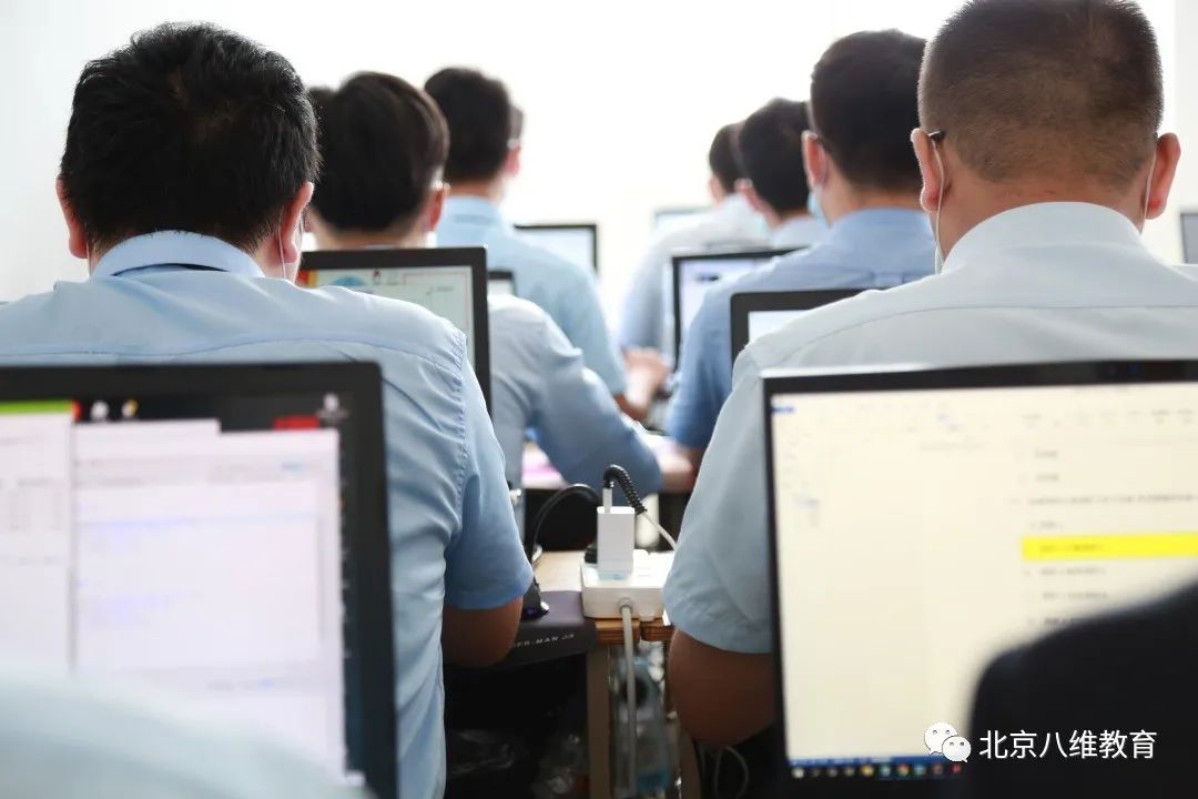 八维学院开设互联网前沿热门IT专业专注提升学子职场技能
