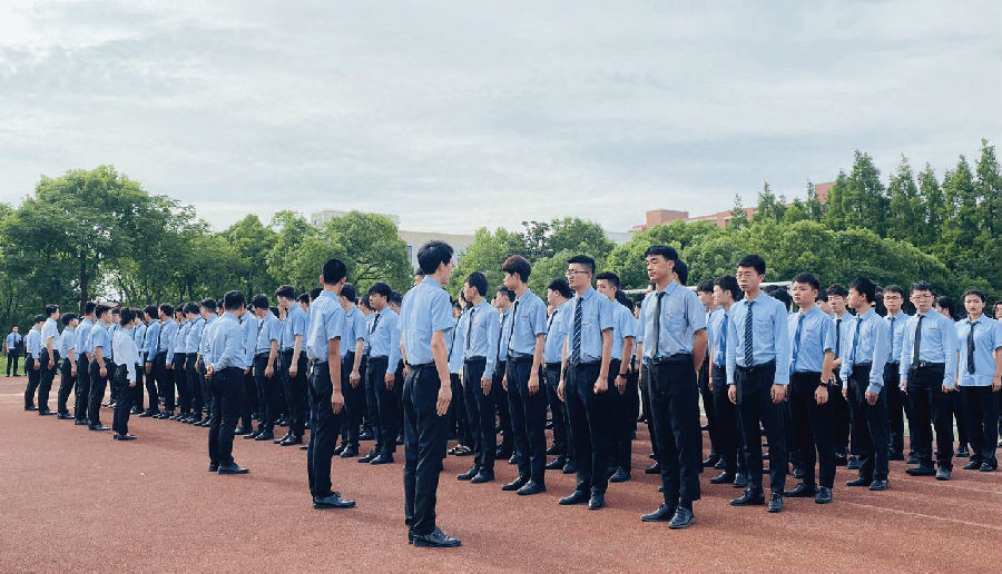 选择八维教育培训学校学习云计算技术轻松实现学子职场就业