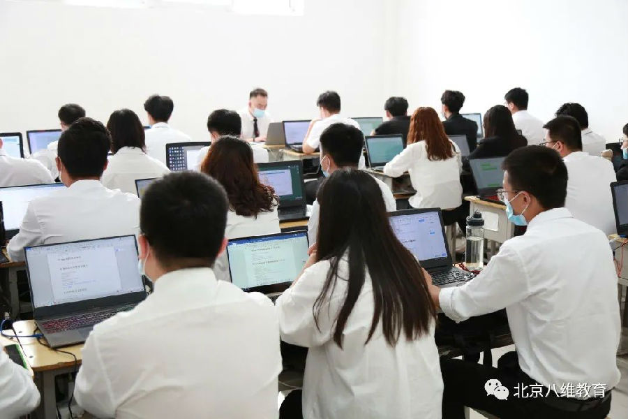 八维教育培训学校巧借职业教育东风打造高端IT技能型人才
