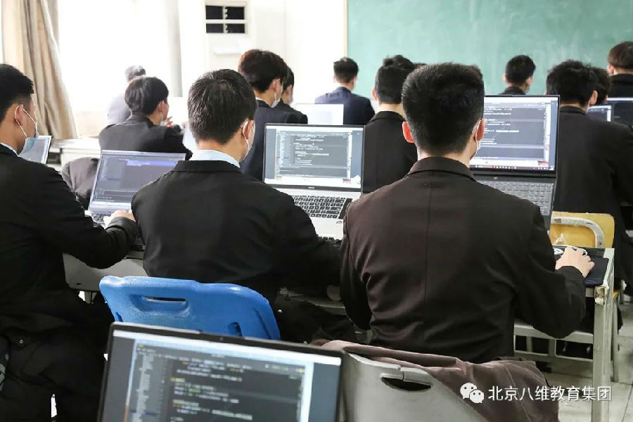 八维教育培训学校以就业为导向培养IT技能型人才