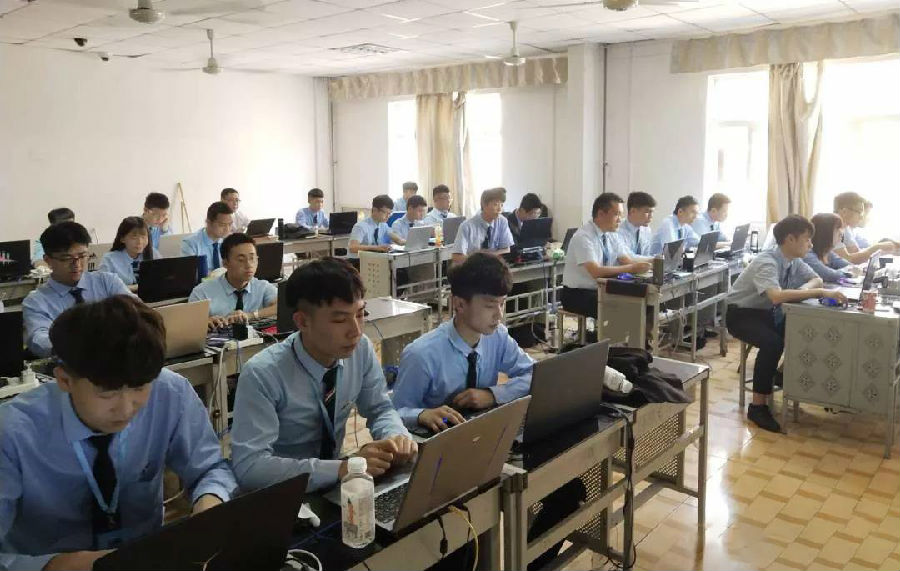 八维学校专业性的IT技术培训让学子走在时代最前沿互联网职场