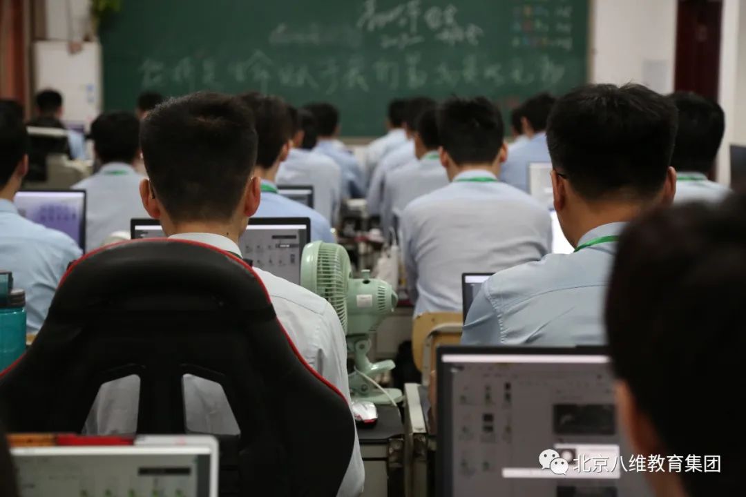 八维学院提高学生综合素质为企业输送优秀云计算技术精英人才