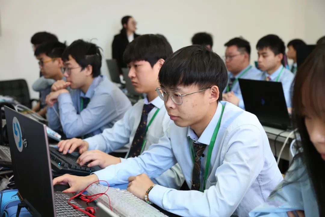 北京八维教育云计算实践项目助推学员掌握行业前沿技术
