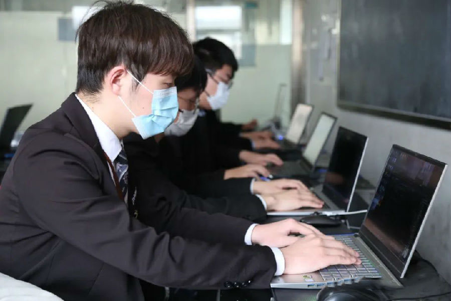 北京八维教育把握移动互联网行业发展趋势引导学子进行行业实训