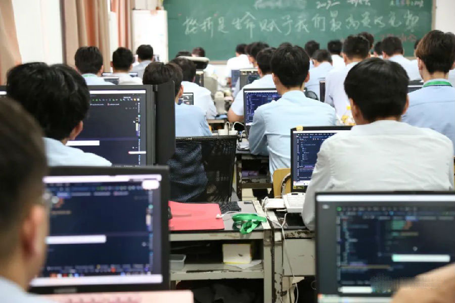 北京八维学校探索云计算在职场中发展趋势让你拥有美好的职业未来