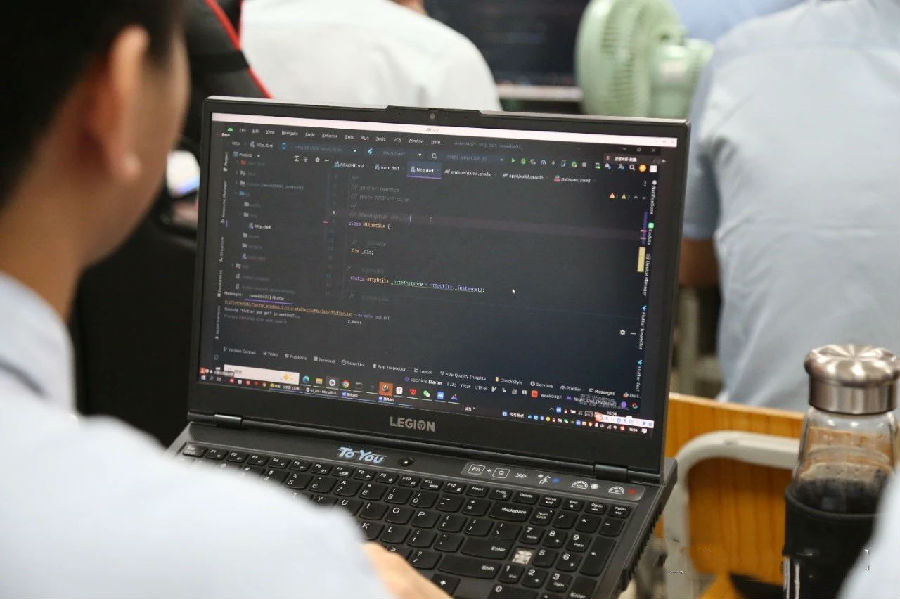 八维学校迎接技术发展挑战打造数字化技术实战精英人才