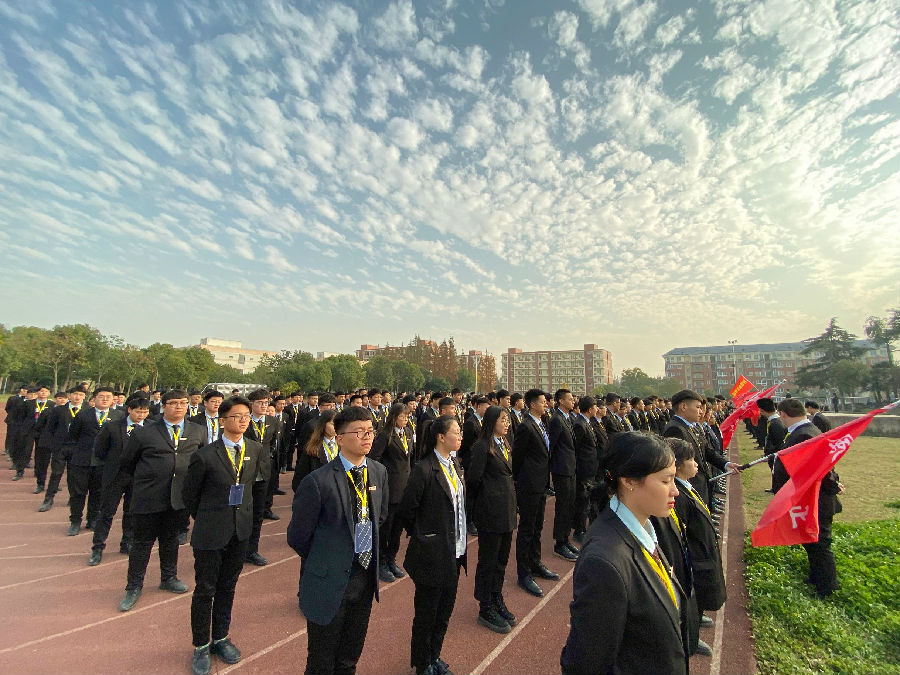 八维教育智驭未来培育人工智能时代新领袖