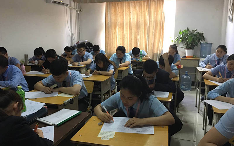 八维教育领航教育创新先行者塑造未来教育新篇章