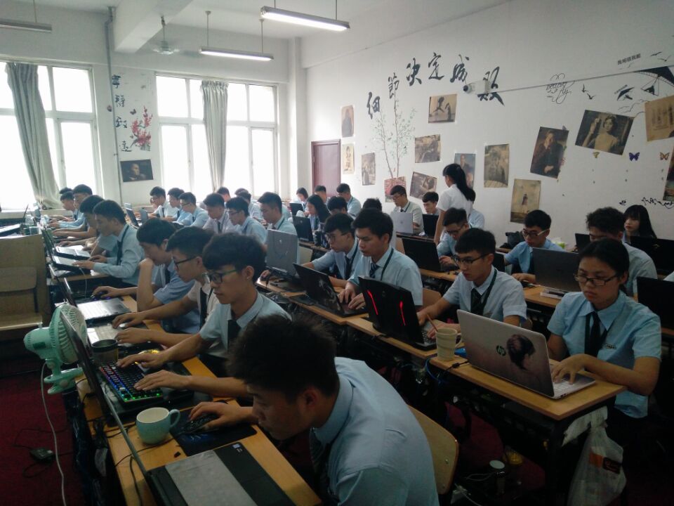 八维学校驾驭云端力量开启数字时代云计算学习新篇章