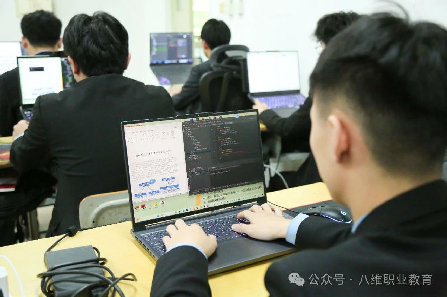 江苏宿迁八维教育人工智能领域的教育先锋打造未来科技精英