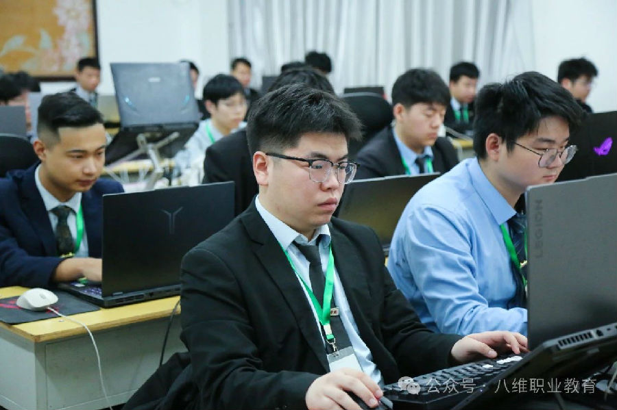 江苏宿迁八维学校培育AI工程师的摇篮智启未来科技精英