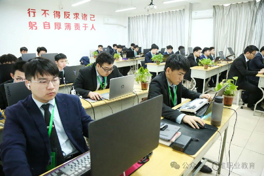 江苏宿迁八维学校就业服务港扬帆起航书写成功新篇章