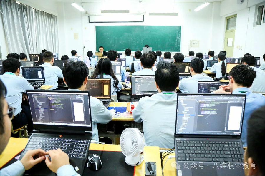 天津云计算培训机构哪个口碑好推荐八维职业学校的理由