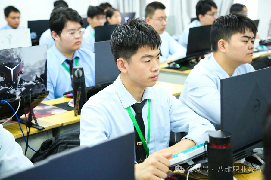 北京网站工程培训机构哪个口碑好推荐八维职业学校的理由