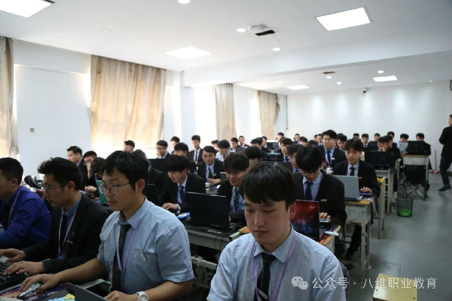 北京网站工程培训机构哪个口碑好推荐八维职业学校的理由