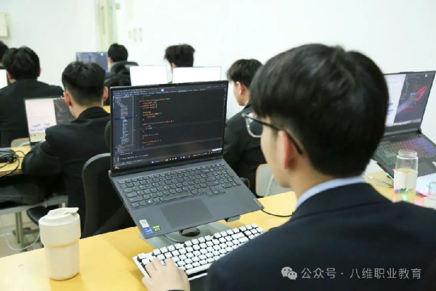 天津大数据培训机构哪个口碑好推荐八维职业学校的理由