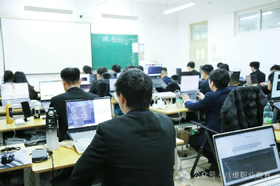 天津人工智能培训机构哪个口碑好推荐八维职业学校的理由