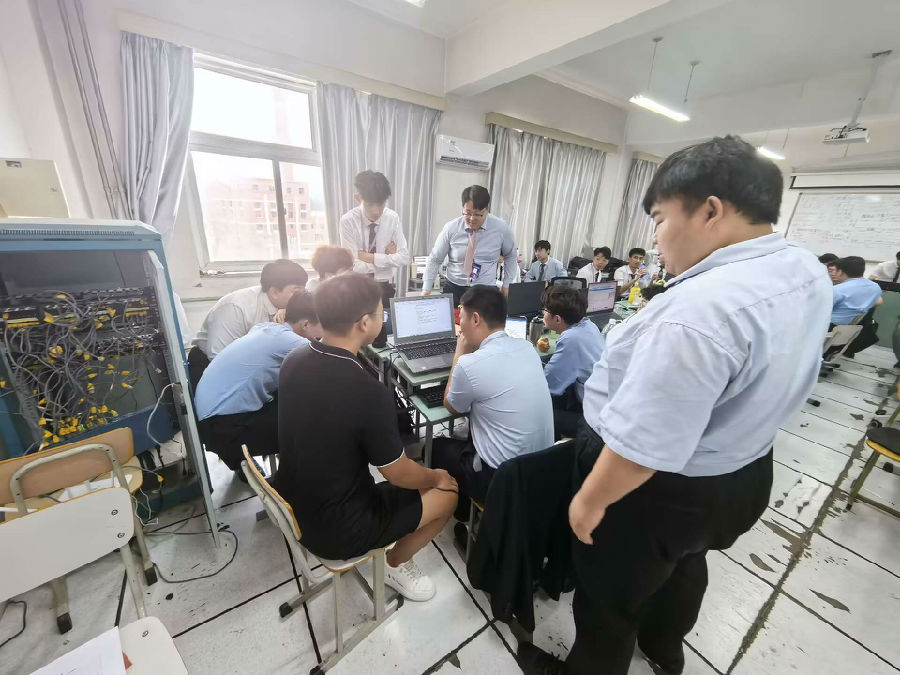 江苏宿迁八维教育AI教育的领航者铸就人工智能精英摇篮