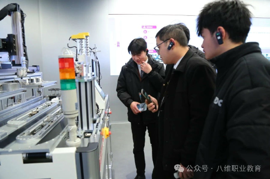 江苏宿迁八维学校领航未来人工智能科技解锁未来科技精英之路