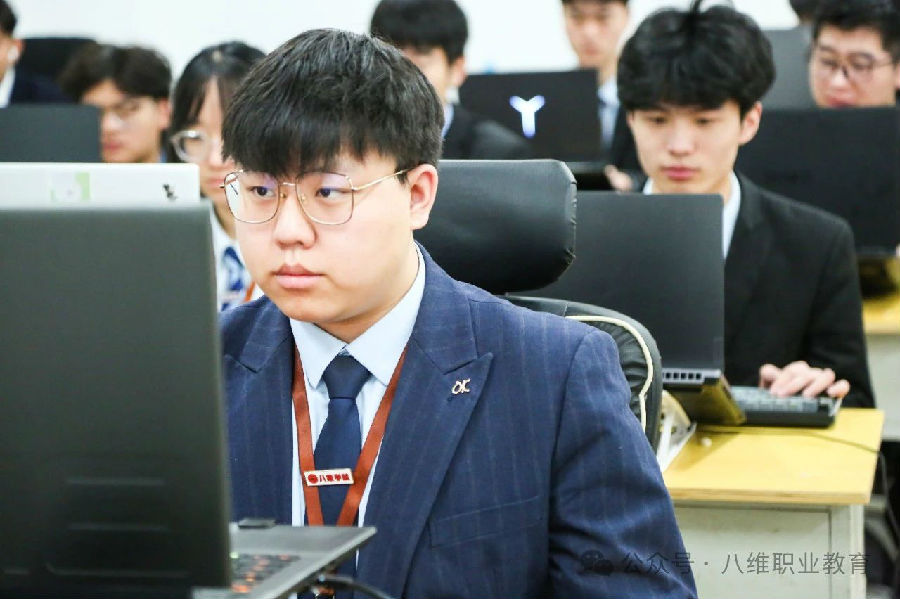 江苏宿迁八维学校领航未来人工智能科技解锁未来科技精英之路