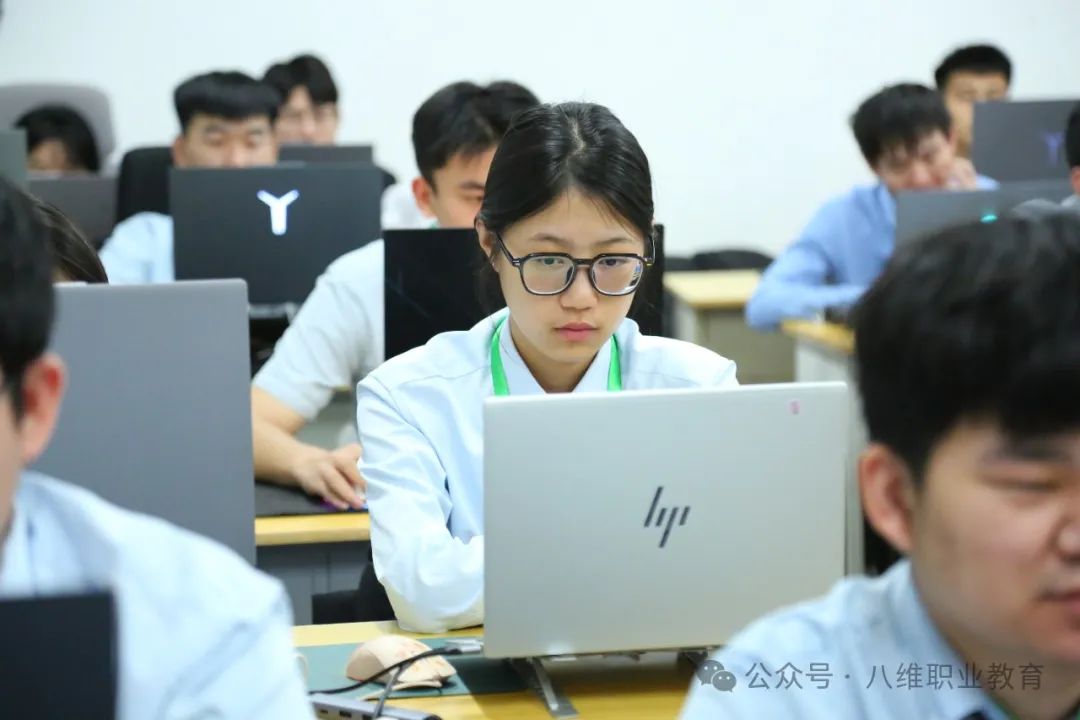江苏宿迁八维学校引领未来科技潮流打造数字技术人才的璀璨未来