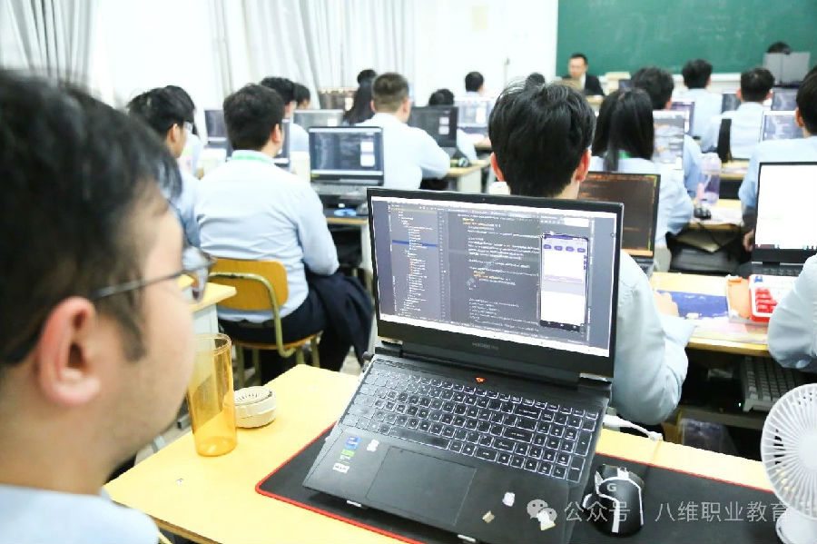  江苏宿迁八维学校引领智慧未来铸就未来AI人工智能精英摇篮