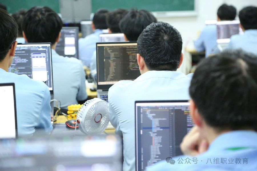 江苏宿迁八维学校数字化技术的创新引擎锻造数字时代先锋