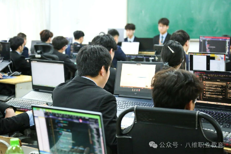 江苏宿迁八维学校数字技术浪潮的领航者铸就未来数字精英